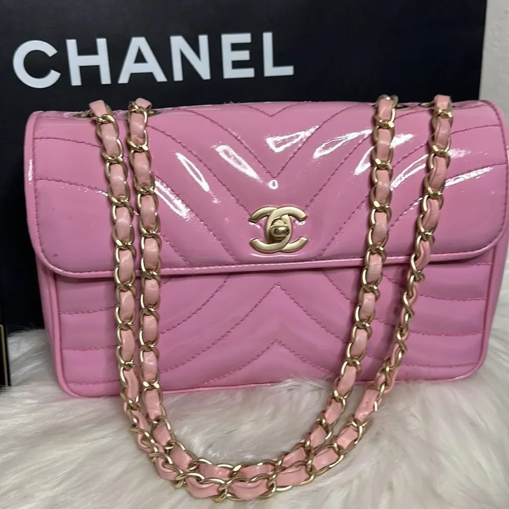 💯Authentic Chanel Vernis Shoulder Bag🍀 - Picture 8 of 17